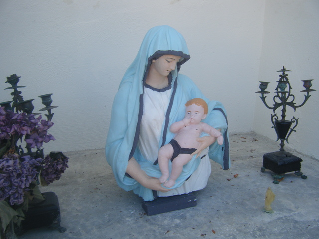 La statue "la vierge à l’enfant"
